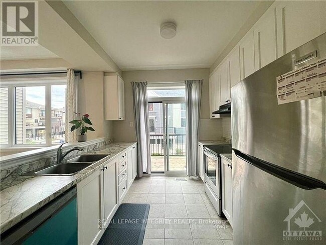Building Photo - 304 Ilmenite Private