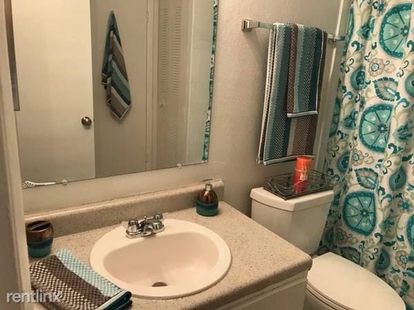 Building Photo - 1 br, 1 bath Apartment - 464 Brentwood Drive