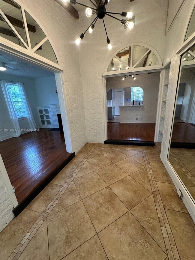 Foto del edificio - 411 SW 19th St