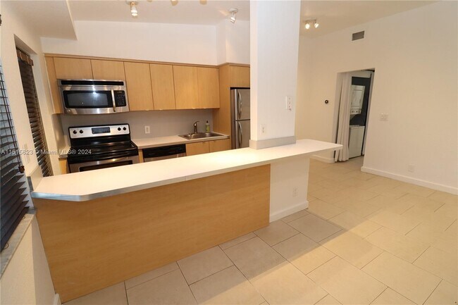 Building Photo - 6835 Rue Versailles Dr