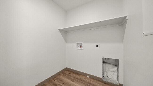 Building Photo - 353 Toms Cyn Dr