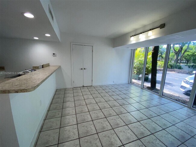 Building Photo - 6414 Miami Lakes Dr