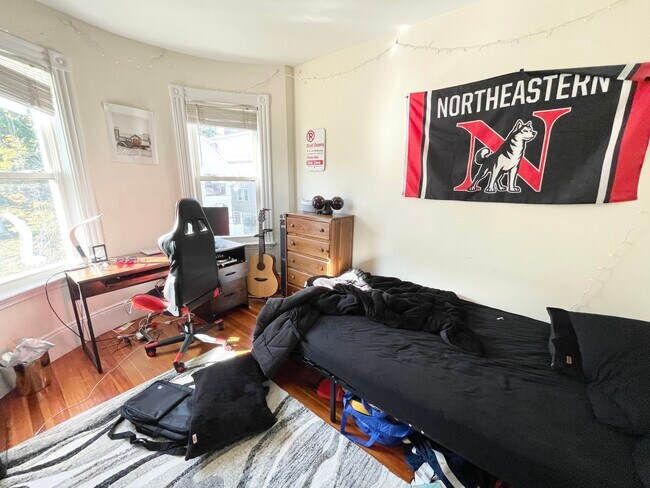 Building Photo - 7 Iroquois St