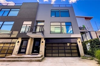 Building Photo - 704 University Ct