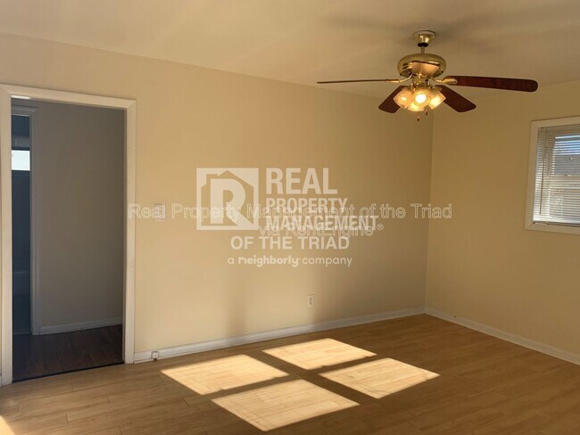 Foto del edificio - 903 E Bragg St