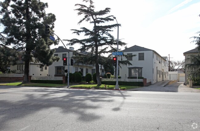 Primary Photo - 4030-4054 Los Feliz Blvd