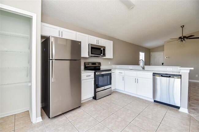 Building Photo - 1639 Ridge Pointe Dr