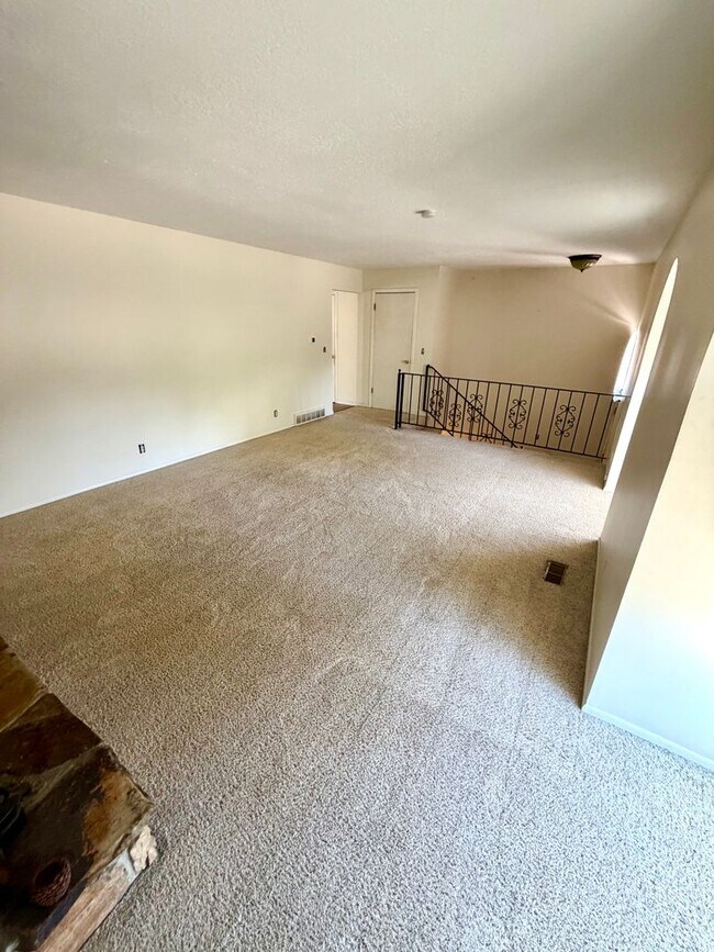 Foto del edificio - 5721 Highland Dr