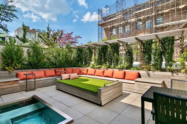 Foto del edificio - Furnished Duplex PH Loft with Two Decks