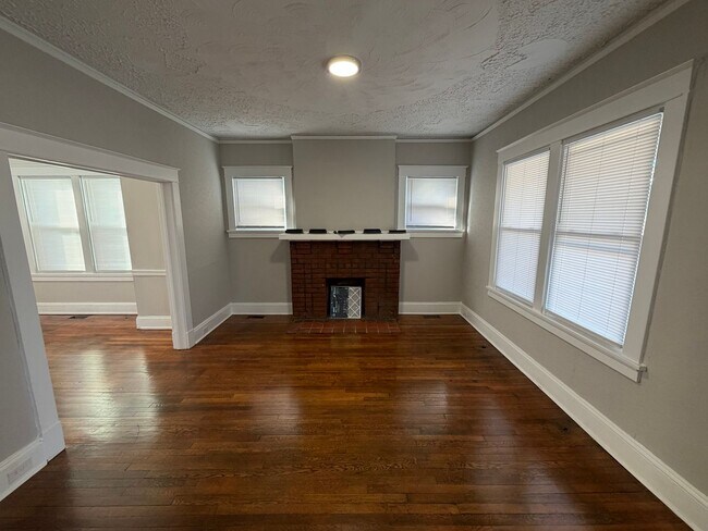 Building Photo - Beautifully Renovated 4bdrm/1.5bth Home Located in Richmond's Northside!!