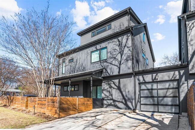 Building Photo - Modern 3 bedroom home in a prime location ...