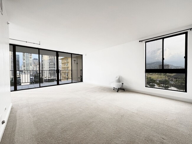 Large 2/2 in Heart of Waikiki with Central A/C & Utilities Included - Large 2/2 in Heart of Waikiki with Central A/C & Utilities Included Apartment