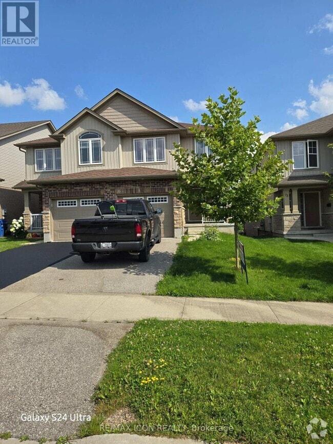 Building Photo - 75 Couling Crescent