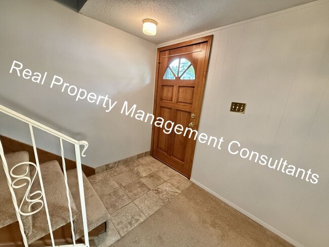 Building Photo - 2 Bedroom, 1.5 Bath Now Available!