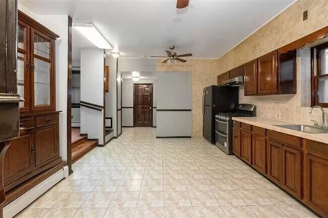 Eating area - 6404 Smith Ave