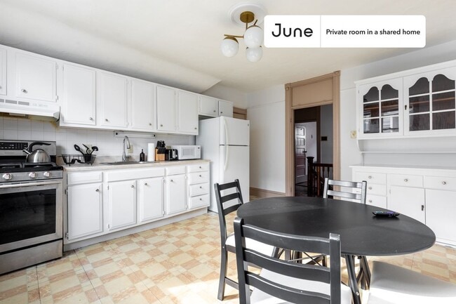 Building Photo - Room in Shared 3 bed/1 bath home in Roxbury