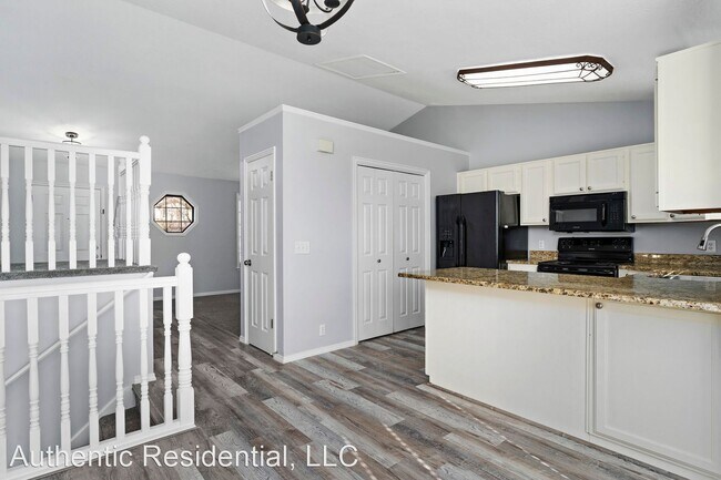 Foto del edificio - 5 br, 3 bath House - 115 W 1225 N