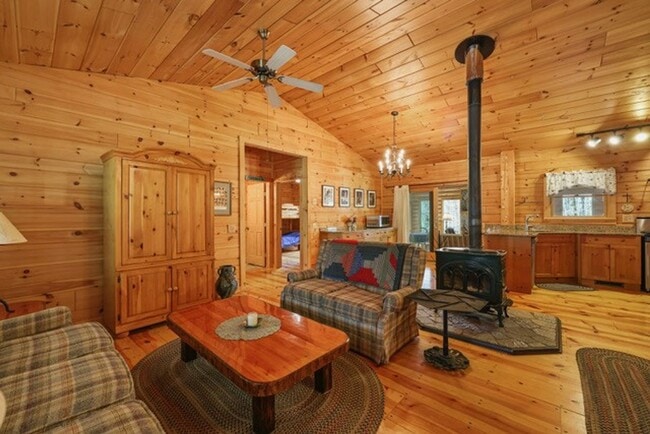 Building Photo - Peaceful Log Home Retreat – Long-Term Beck...