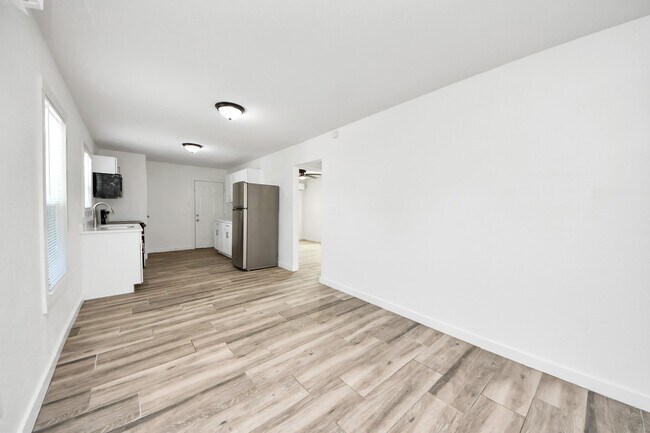 Building Photo - 406 73rd St