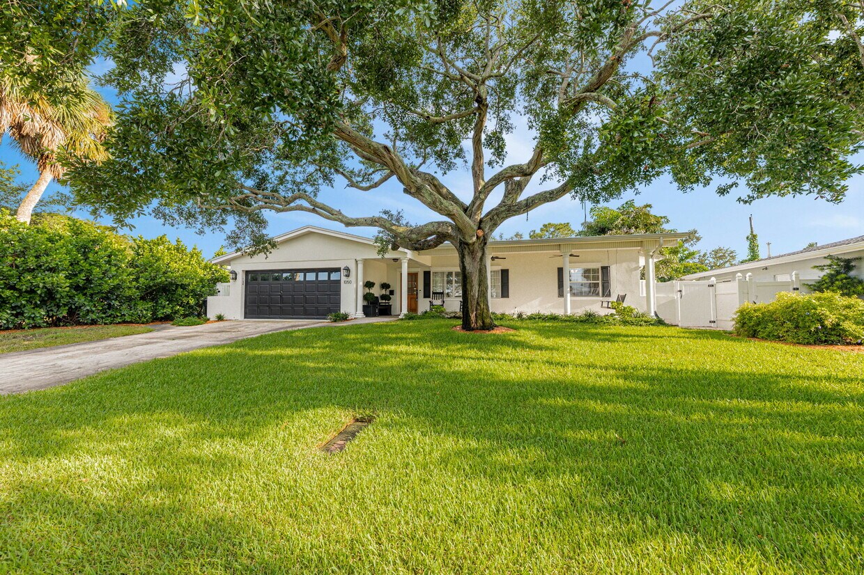 Foto principal - 1050 41st Ave NE
