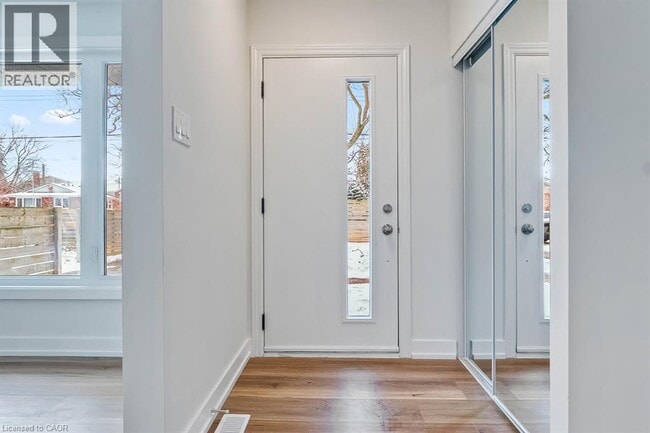 Building Photo - 270 Montmorency Dr