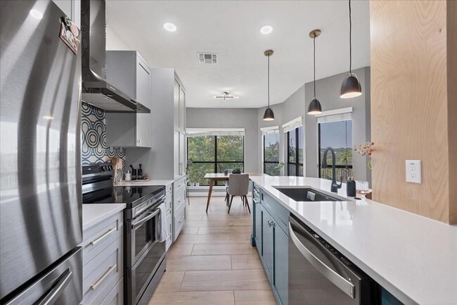 Foto del edificio - 4711 Spicewood Springs Rd