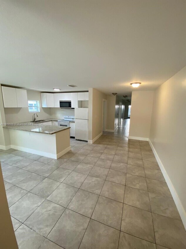 Foto principal - 5447 NW 5th Ct