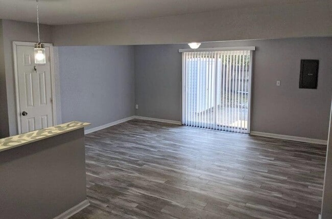 Photo - 701 Arthur Ave Townhome