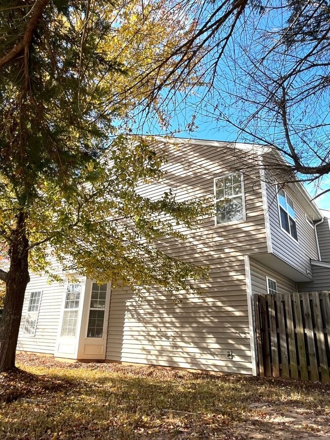 Photo - Newly Renovated 3 Bed, 2.5 bathroom Townhome