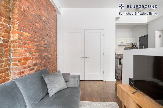 Building Photo - 233 E 34th St