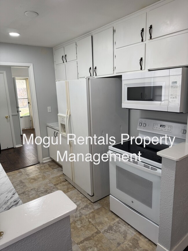 Building Photo - 3530 S Hiram St