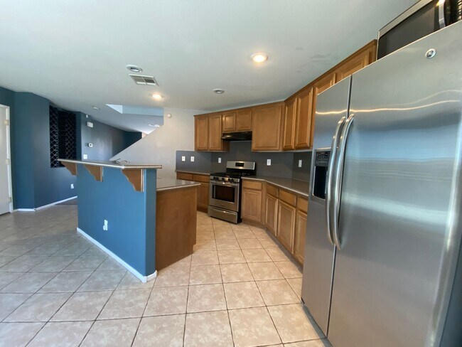 Foto del edificio - COZY 3 BEDROOM / 2.5 BATH HOME