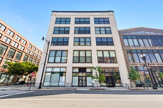 Building Photo - 2303 S Michigan Ave