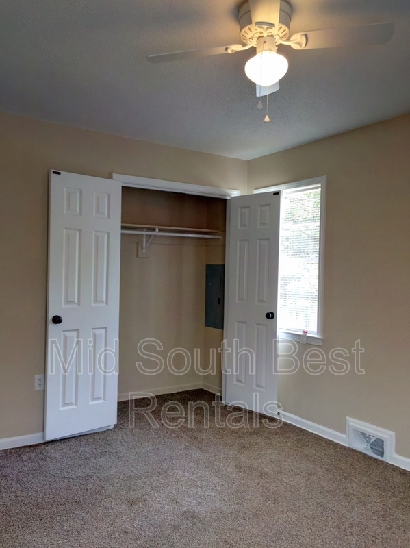 Building Photo - 1341 Busby Ave