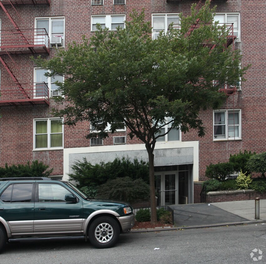85-28 118th ¡St - 85-28 118th St