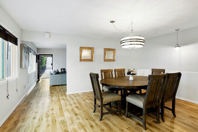 Building Photo - 1740 Harper Ave