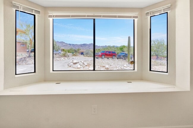 Building Photo - Pending/ Rented - Serene 3-bed 2-bath