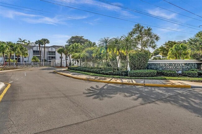 Foto del edificio - 5760 Rock Island Rd