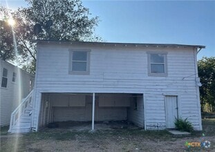 Building Photo - 902 1/2 1/2 S 27th St
