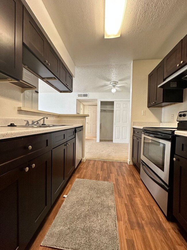 Building Photo - 1 BEDROOM 1 BATHROOM CONDO FOR RENT AT REG...