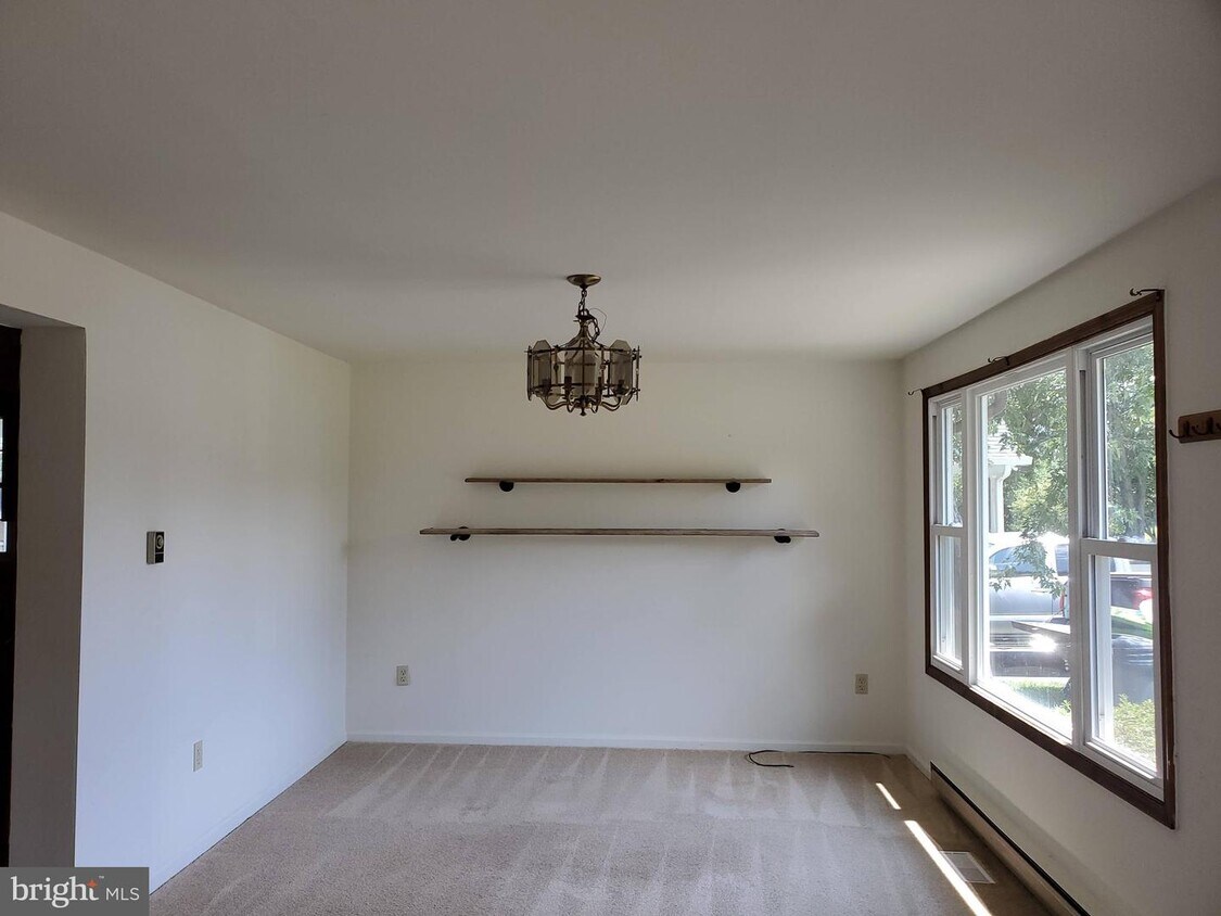 Primary Photo - 518 Broadcreek Dr