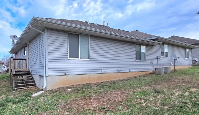 Building Photo - Brook 3760/3762