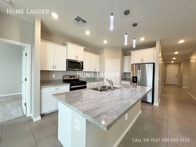 Building Photo - 41645 W Driftwood Ln