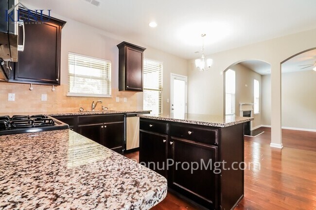 Foto del edificio - Now Available 4 Bedroom! 3 Bath!
