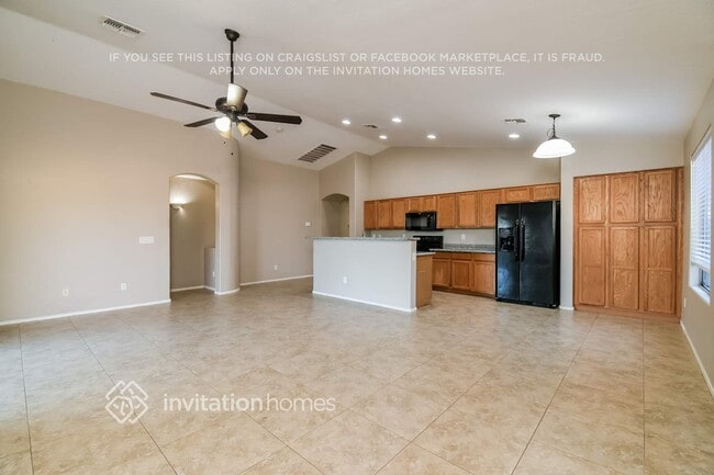 Building Photo - 204 W Belmont Red Cir