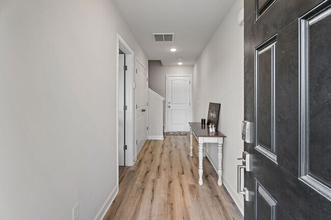 Foto del edificio - Townhome For Lease