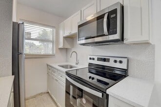 Building Photo - 525 S Broadway