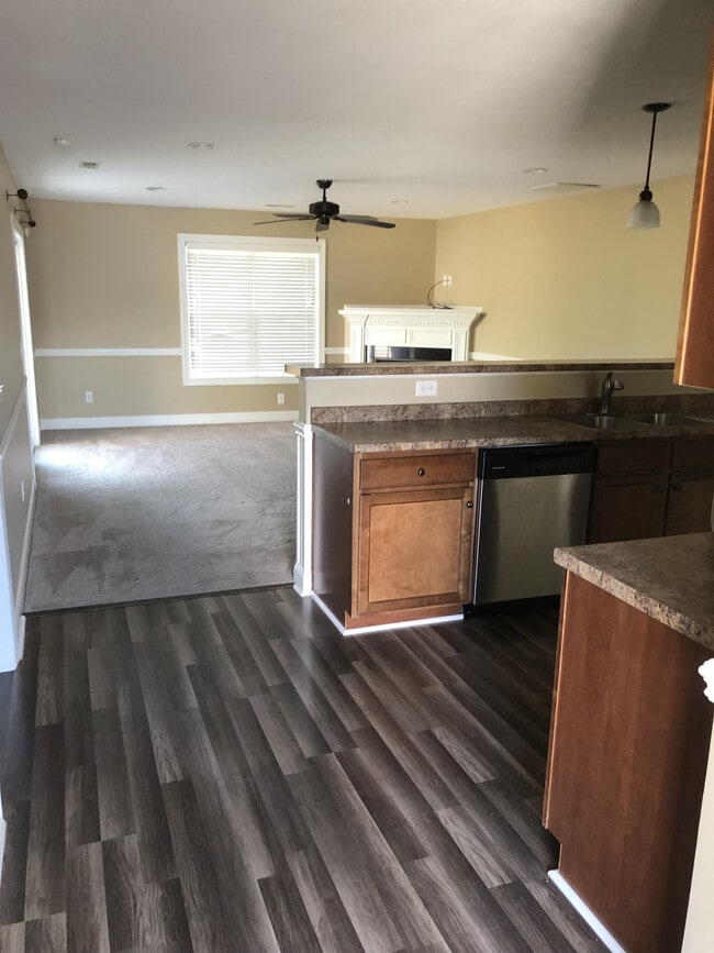 Building Photo - 2205 Chavis Dr