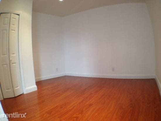 Primary Photo - 24 E 109th St