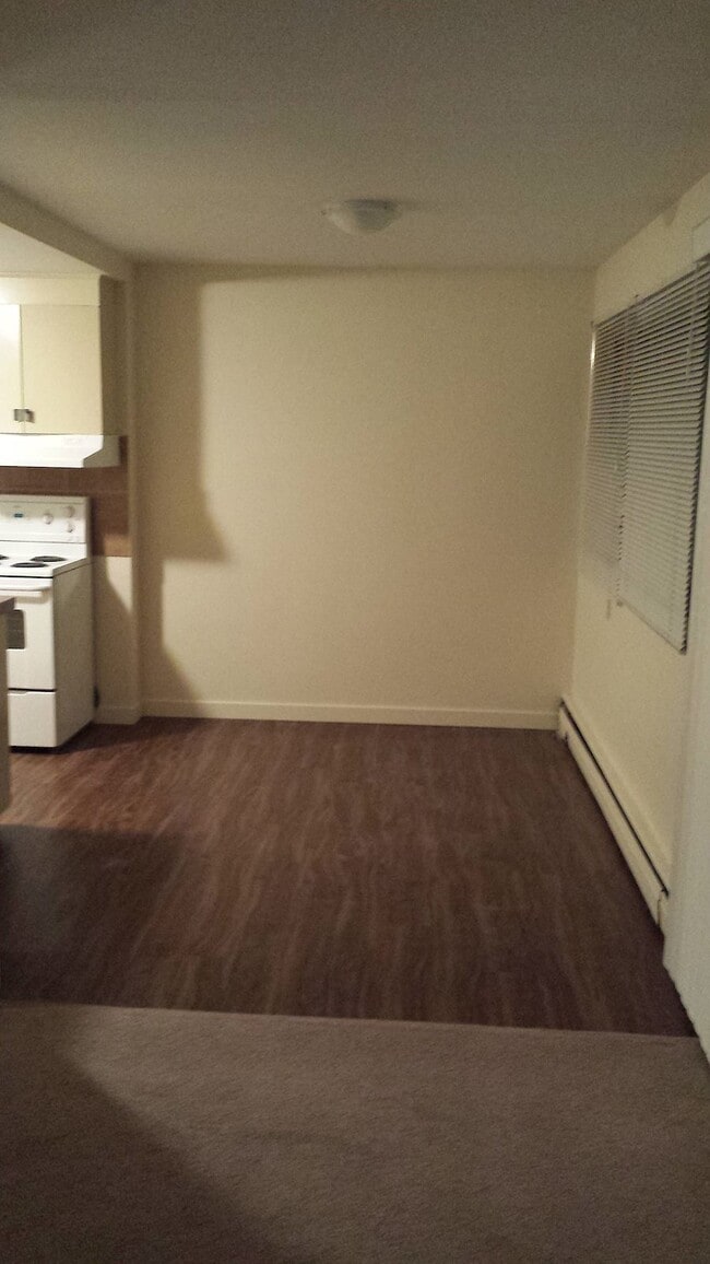 Building Photo - 0 Bed 0 Bath Unit in Calgary, AB